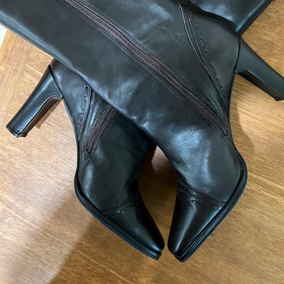 NATURALIZER  Women’s Boots  LEATHER Size 7W  color Brown Heels 3.5” - Picture 2 of 16